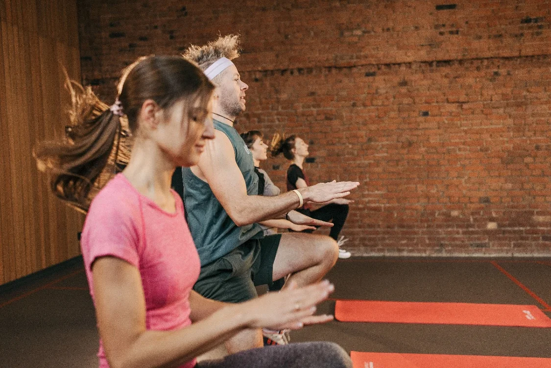 Groupe participant à une séance de sport encadrée